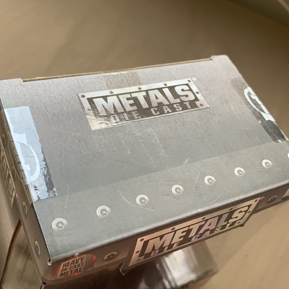 WWE Paige “Metals Die Cast” Figurine (M202) - Picture 9 of 9